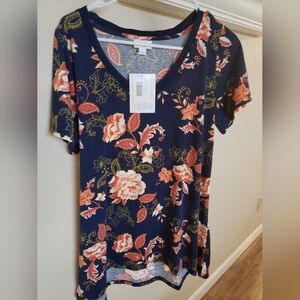 BNWT Lularoe Christy Tee, size Large, Navy floral